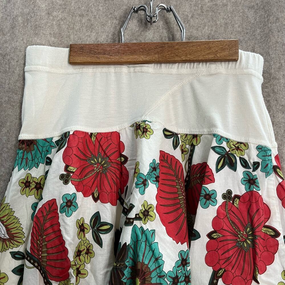 6 Degrees White and Red Floral Skirt Size Small - Picture 2 of 6